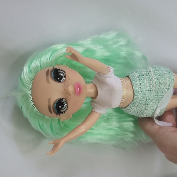 Rainbow High Daphne Minton Doll Adult Owned Great Condition 11" - Picture 5 of 14